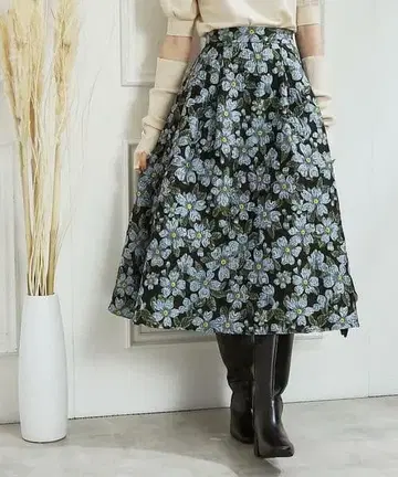 couture brooch 플라워 자카드 턱 스커트 플레어 롱 꽃무늬