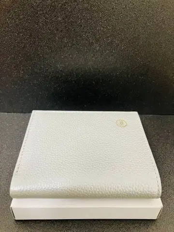 미사용 새상품 황궁 한정판 가마구치 지갑 실버