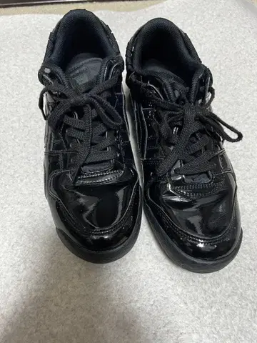 블랙 스포츠 슈즈 합성 피혁