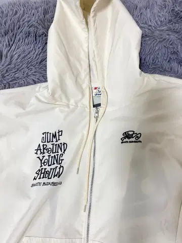 [ 즉시 구매 ] 후즈 후 갤러리 화이트 후드 집업 자켓