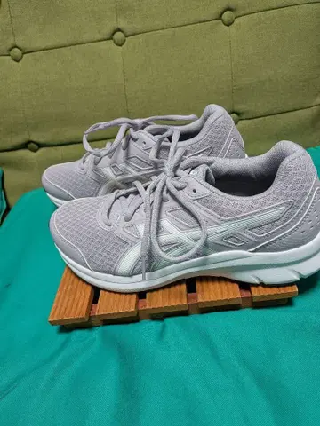 그레이 메쉬 러닝화