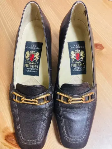 MIHAMA 다크 브라운 가죽 펌프스