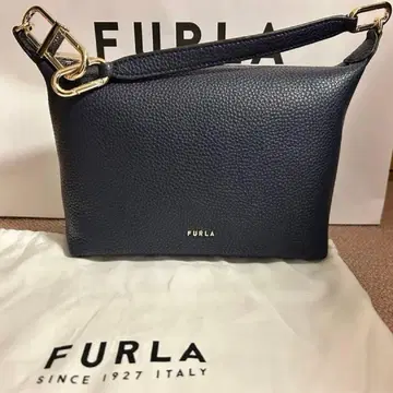 새상품 FURLA 네이비 숄더백 핸드백 훌라 브랜드