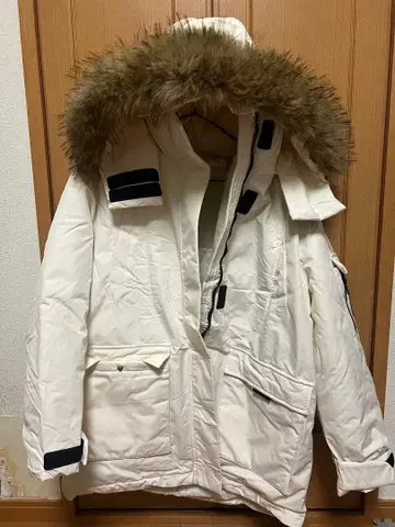 화이트 다운 자켓 퍼 포함