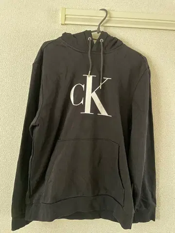 CK 블랙 후드티 프론트 로고