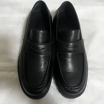 미사용 새상품 통굽 로퍼