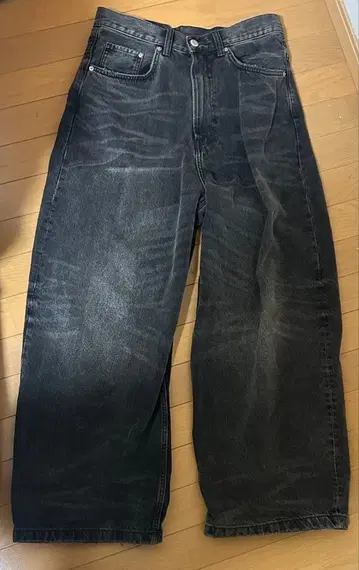 H&M 슈퍼 배기 데님 31/30 엔도 마모루 착용