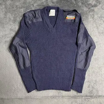 영국제 컴뱃 명령어 니트 스웨터 기업 로고