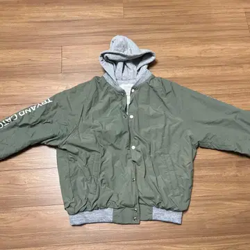 Undefined Attention 후드 부착 블루종 카키 백 프린트