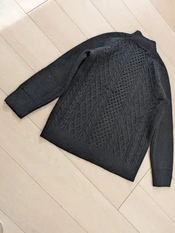 컨디션 최상 유니클로 울 100% 모크넥 스웨터 블랙 케이블 짜임 니트