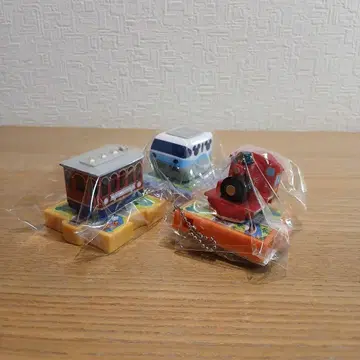 도쿄 디즈니 리조트 한정판 캡슐 토이 파크의 놀이기구 피규어