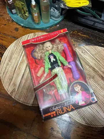 슈퍼 모델 루나 인형