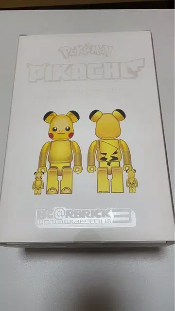 베어브릭 피카츄 골드 크롬 Ver. 100% & 400%