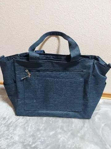 다크 블루 토트백 지퍼 포켓 부착