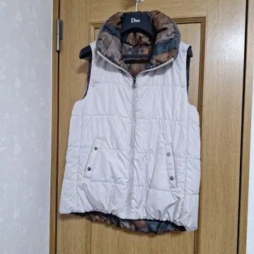 다운 소매 없는 코트 리버서블