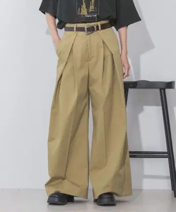 베이지 와이드 팬츠 턱 포함