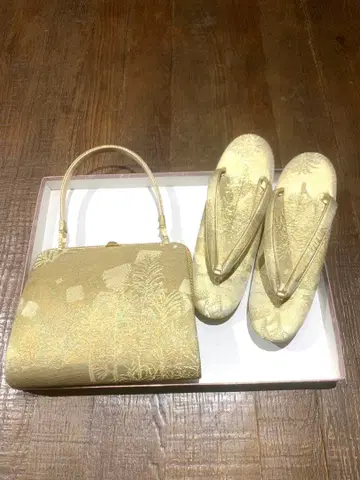 골드 꽃무늬 백과 조리 세트