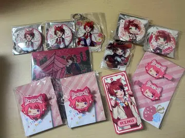 캐릭터 굿즈 세트 (봉제 인형, 키링, 스티커)