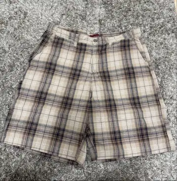 COVINGTON 체크 무늬 숏팬츠 베이지 계열