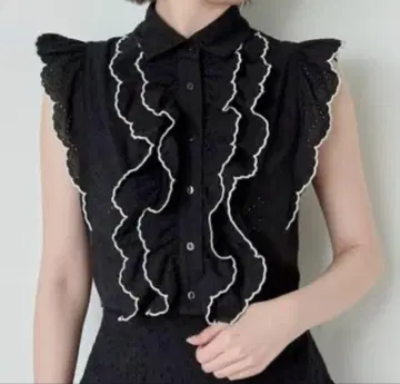 [ 새상품 ] snidel 크롭 스칼라 프릴 블라우스