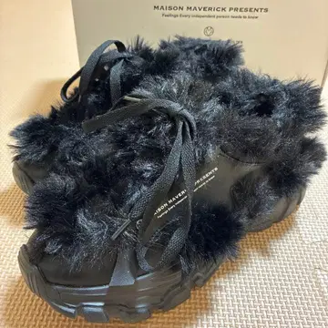 MAISON MAVERICK PRESENTS 퍼 스니커즈 23.5cm