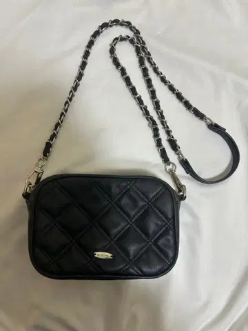 블랙 퀼팅 숄더백