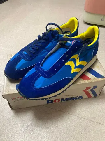 데드스탁 레어템 로미카 러닝화 27.0 박스 포함 아사히 슈즈