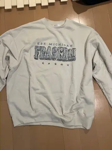 화이트 맨투맨 트레이닝복