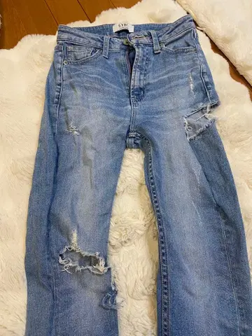 데미지 가공 스키니 데님 라이트 블루 GYDA