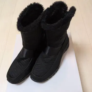 퍼 달린 블랙 스노우 부츠