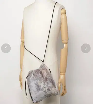 SHINYA KOZUKA SIDE ZIP DRAWSTRING BAG