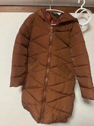 오렌지 브라운 후드 부착 다운 자켓