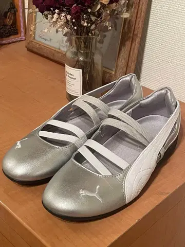 Puma 실버 스트랩 플랫슈즈 38