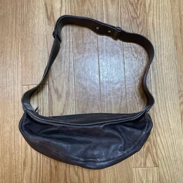 COS 숄더백 브라운