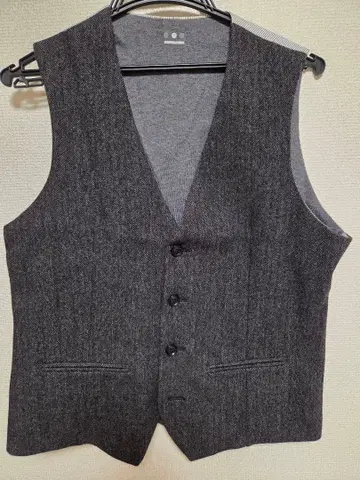 쓰리 도츠 그레이 버튼 부착 베스트