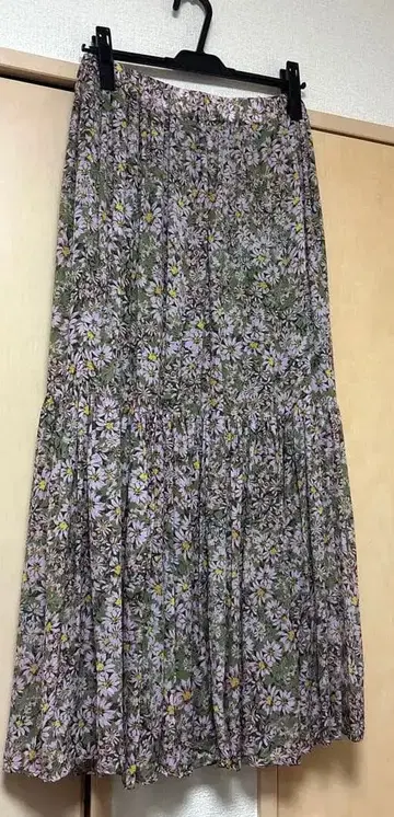 추천 미사용 새상품 Ample 꽃무늬 플리츠 롱 스커트