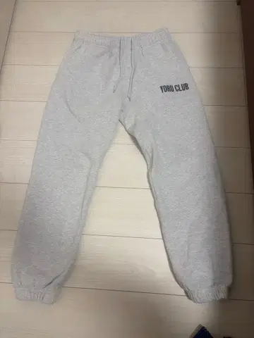 YORU CLUB 로고 조거 팬츠 그레이