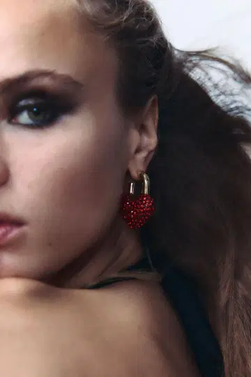 큐빅 하트 귀걸이 ZARA