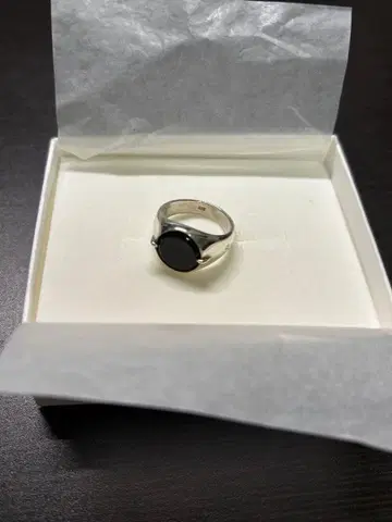 heres KREIS ONYX RING
