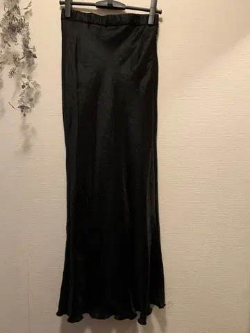 러브티크 봉봉 반짝이는 내로우 스커트 TM