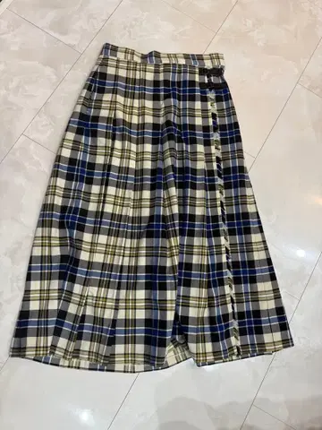 niko and - 체크 무늬 플레어 스커트 L