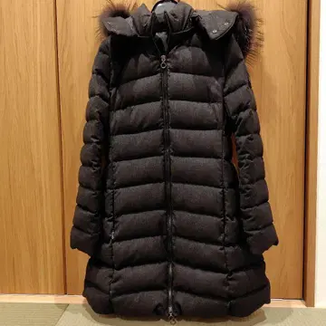 TAITRAS 블랙 후드 부착 다운 자켓