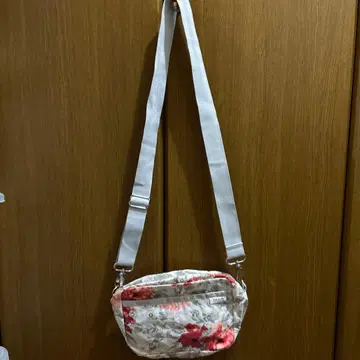 PAUL & JOE 꽃무늬 숄더백