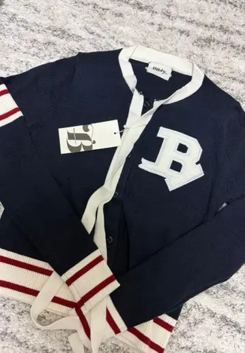 [택 포함 미사용] Bibiy B. CLUB TIE CARDIGAN