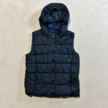 유니클로 리버서블 다운 베스트 후드 부착