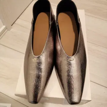 메탈릭 실버 스틸레토 플랫슈즈 23cm