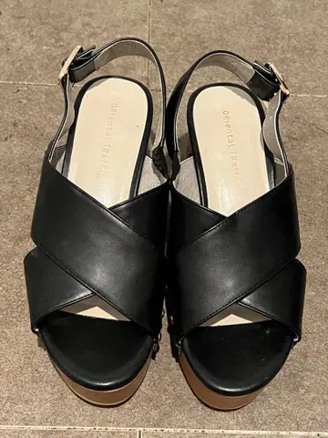 Oriental Traffic 크로스 스트랩 샌들