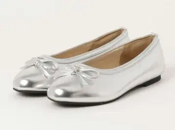 새상품 실버 라운드토 플랫 발레 슈즈 레인 펌프스
