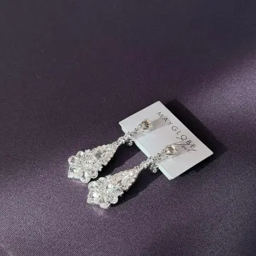 MAYGLOBE 실버 크리스탈 드롭 귀찌