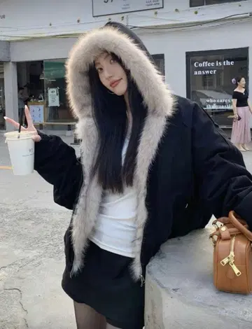 퍼 후드 다운 자켓 블랙